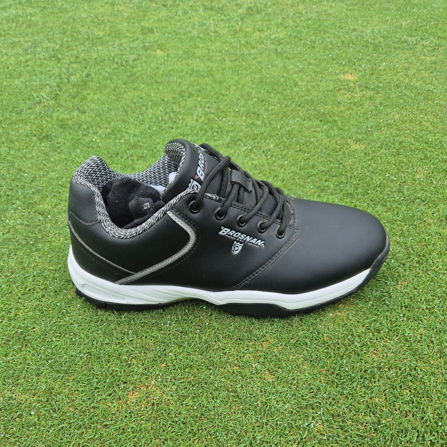 Brosnan Dynasty Spikeless Black